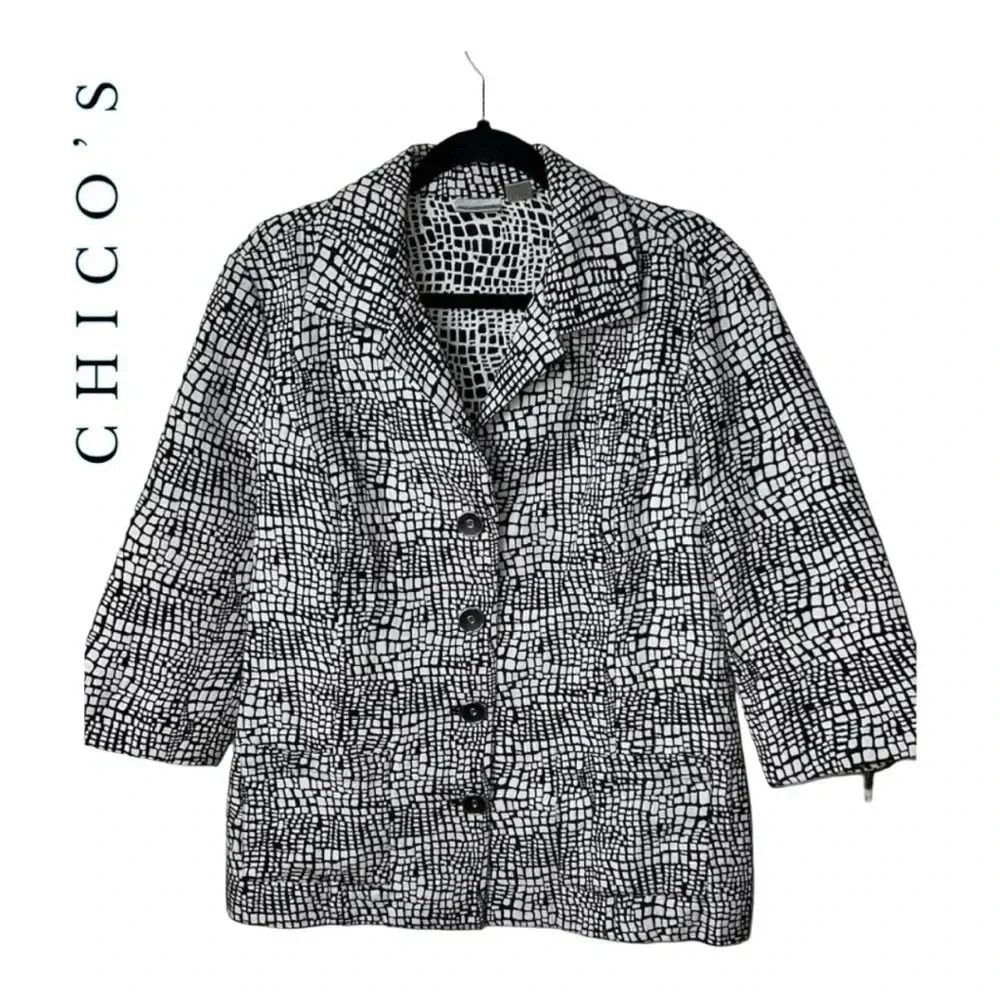 0482. CHICO’S BUTTON‎ UP JACKET SIZE LARGE BLACK AND WHITE IN COLOR STRIPES